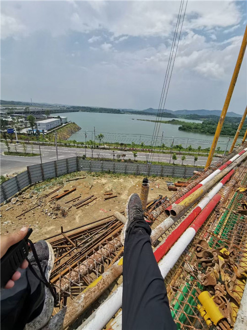 赤壁市作业中发生设备损坏或人员意外，责任怎么划分？