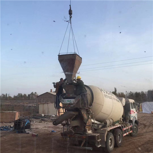 赤壁市“精准瞄准”—— 吊车的 “定位导航” 技术