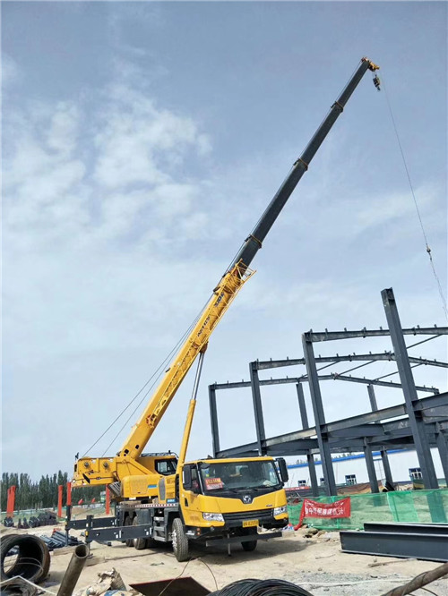 赤壁市超高层建筑钢结构吊装案例
